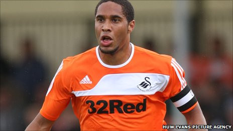 Ngôi sao Ashely Wiliams của Swansea được xem là một trong những hậu vệ khỏe nhất Premier League. Trước khi tên tuổi của anh được nhiều người biết đến, chàng hậu vệ này đã thi đấu ở các giải đấu hạng thấp của nước Anh với các CLB như Hednesford Town và Stockport County.