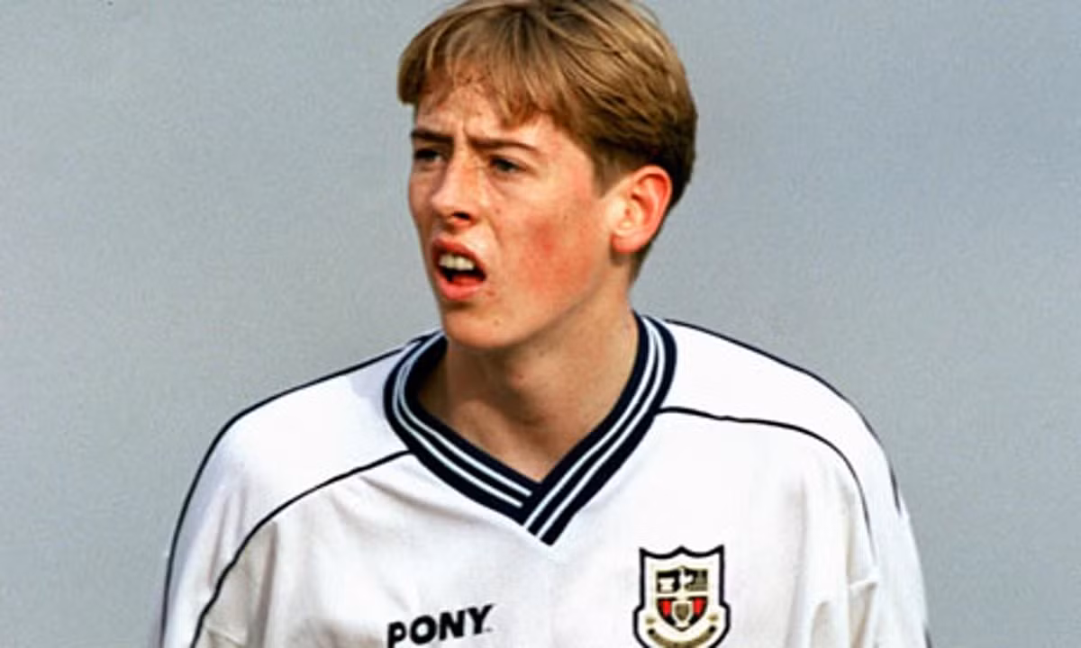 Trước khi trở thành ngôi sao Ngoại hạng Anh như ngày này, tiền đạo Stoke City là Peter Crouch đã có khởi đầu khá khiêm tốn khi anh phải sang tận Thụy Điển để chơi giải hạng hai trong màu áo của CLB Dulwich Hamlet. Sau đó bằng nỗ lực của mình, Peter Crouch gây ấn tượng với Aston Villa khi thi đấu cho Queens Park Rangers và Portsmouth ở giải hạng nhất Anh trước khi có những năm tháng thành công cùng Liverpool và hiện tại là Stoke City.