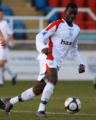 Yannick Bolaise bắt đầu sự nghiệp bóng đá của mình ở giải đấu thấp nhất của bóng đá Anh (hạng 11) với CLB Hillingdon Borough. Bolasie đã có năm trận đấu tại đây trước khi chuyển đến Floriana ở giải Maltese Premier League. Sau đó chuyển đến Plymouth Argyle trước khi gia nhập Crystal Palace năm 2012. Cầu thủ 26 tuổi đã có 129 trận đã đấu cho the Eagles và hiện tại anh đang rất thành công trong vai trò chạy cánh của CLB Crystal Palace.