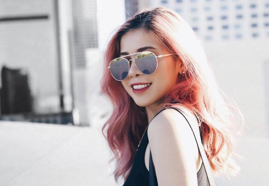 Năm 2016, cô nàng 9X cho ra mắt hãng mỹ phẩm của riêng mình, mang tên Ofélia. Vào ngày đầu tiên mở bán, trang web chính thức của Changmakeup phải đăng tải lời xin lỗi tới khách hàng, mong mọi người quay lại sau vì địa chỉ này bị quá tải lượt đăng nhập và giao dịch.