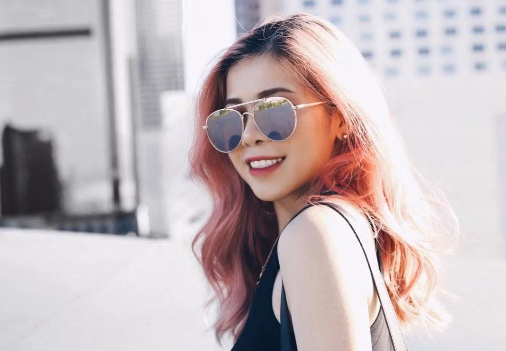 Năm 2016, cô nàng 9X cho ra mắt hãng mỹ phẩm của riêng mình, mang tên Ofélia. Vào ngày đầu tiên mở bán, trang web chính thức của Changmakeup phải đăng tải lời xin lỗi tới khách hàng, mong mọi người quay lại sau vì địa chỉ này bị quá tải lượt đăng nhập và giao dịch.