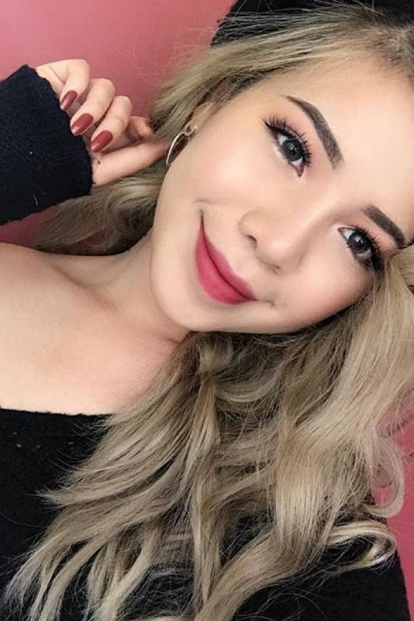 Changmakeup tên thật là Ngô Quỳnh Trang, sinh năm 1994, từng nổi tiếng trong giới trẻ khi là thành viên của nhóm nhảy cover đình đám ST.319 và được công chúng biết đến qua các video chia sẻ bí quyết trang điểm, dưỡng da, thử son.