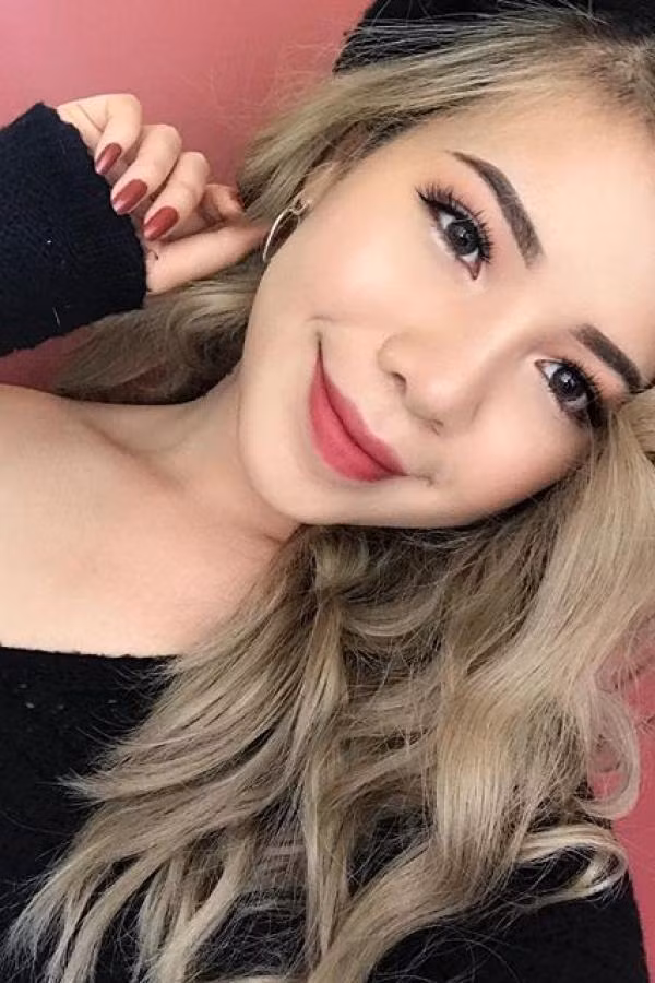 Changmakeup tên thật là Ngô Quỳnh Trang, sinh năm 1994, từng nổi tiếng trong giới trẻ khi là thành viên của nhóm nhảy cover đình đám ST.319 và được công chúng biết đến qua các video chia sẻ bí quyết trang điểm, dưỡng da, thử son.