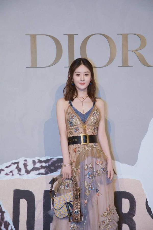 Hai nguoi dep Hoa ngu thang hang phong cach chi nho... tang can-Hinh-12