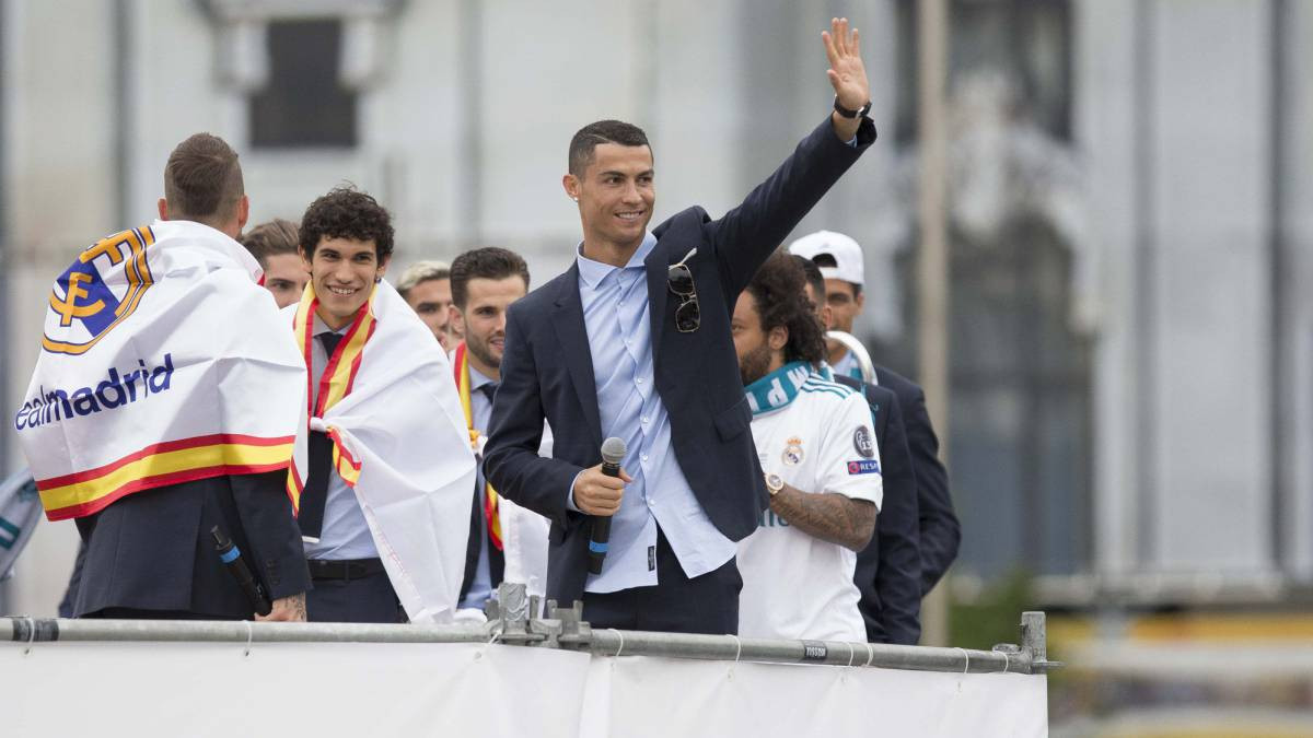 PSG được cho là đã đánh bại MU, khi đưa ra lời đề nghị điên rồ với lương 45 triệu euro với Ronaldo.