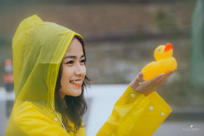 Nói về tính cách của bản thân, Hạnh Lê cho biết nhiều người nghĩ cô khó gần nhưng một khi đã quen và trở thành bạn thì cô gái này sẽ nhiệt tình và nói khá nhiều.