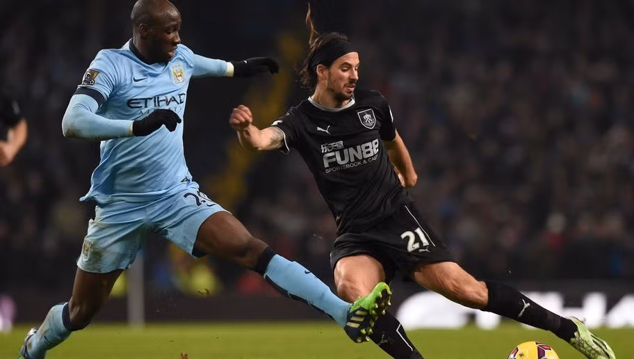 Được kỳ vọng sẽ là một ngôi sao gia cố hàng phòng ngự của Man City, nhưng Eliaquim Mangala lại mang đến sự thất vọng và CLB nửa xanh thành Manchester khi không đáp ứng được yêu cầu từ BHL và anh nhận mức lương với cái giá 100.000 bảng/ tuần.
