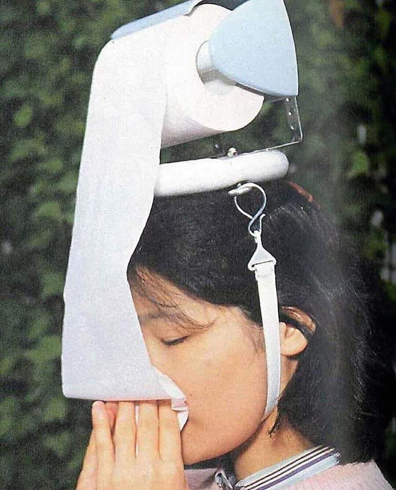 Khi bạn cúm thì chiếc mũ giấy ăn này là đồ vật cực hữu ích.