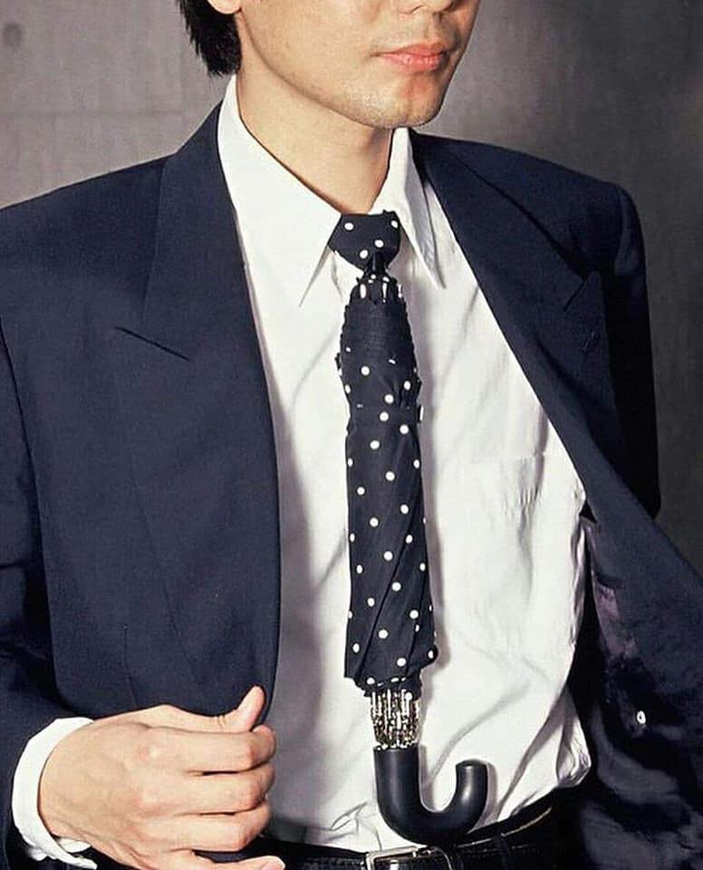 Chiếc cavat kiêm ô.