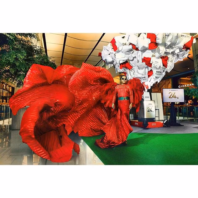 Cư dân mạng rất thích thú với những hình ảnh đúng tính chất 'bung lụa' của Happy Panda.