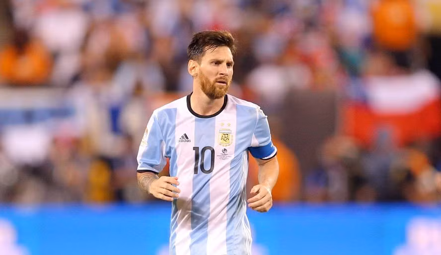 Messi trở thành mục tiêu số 1 của Inter Milan, khi các nhân vật chóp bu ở đội bóng Italia muốn có Messi để làm đối trọng với Ronaldo tại Juventus.