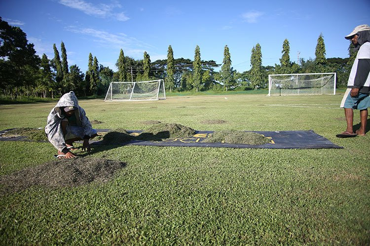 Cụ thể, cầu thủ đội tuyển Việt Nam - Duy Mạnh cho biết: "Tôi và đội Hà Nội FC từng đến đây thi đấu tại AFC Cup, đây là tỉnh lẻ của Philippines, về chất lượng thì đây là những sân tốt nhất của tỉnh. Chúng tôi sẽ cố gắng khắc phục những khó khăn về sân bãi. Có thể sân bãi chưa tốt 100% và sân tập cũng không được đẹp nhưng là cầu thủ chuyên nghiệp, chúng tôi sẽ cố gắng thích nghi với điều đó".