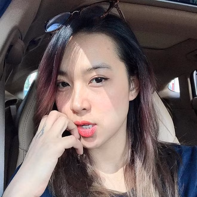 Cô không ngại chia sẻ ảnh diện những trang phục gợi cảm, quyến rũ lên trang cá nhân.