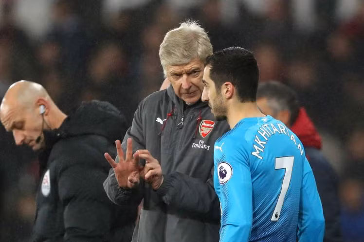 Cùng đá ở vị trí số 10, nhưng Mkhitaryan lại muốn được sát cánh với Mesut Oezil.