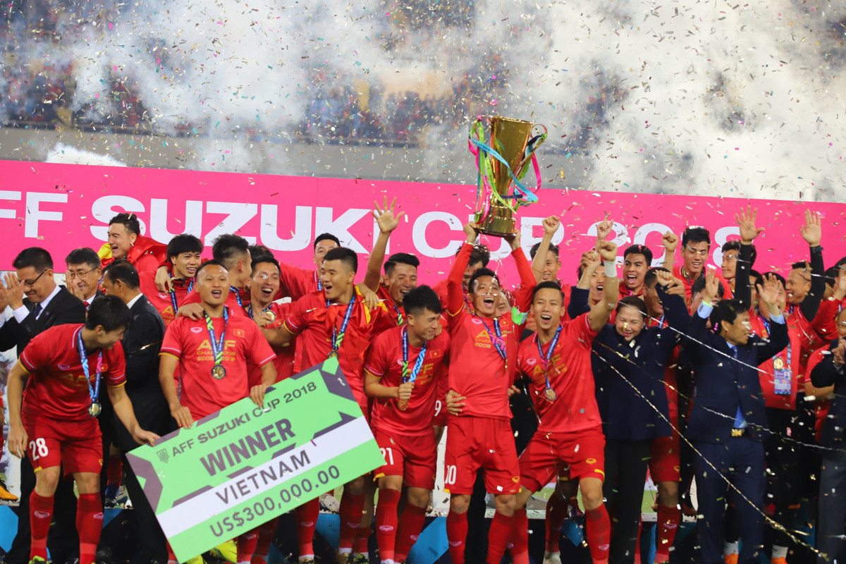 Với lứa cầu thủ kết hợp cả kinh nghiệm và sức trẻ, đội tuyển Việt Nam đã khẳng định vị thế của mình qua từng trận đấu và chiến công này của họ là vô cùng xứng đáng với những gì họ thể hiện.