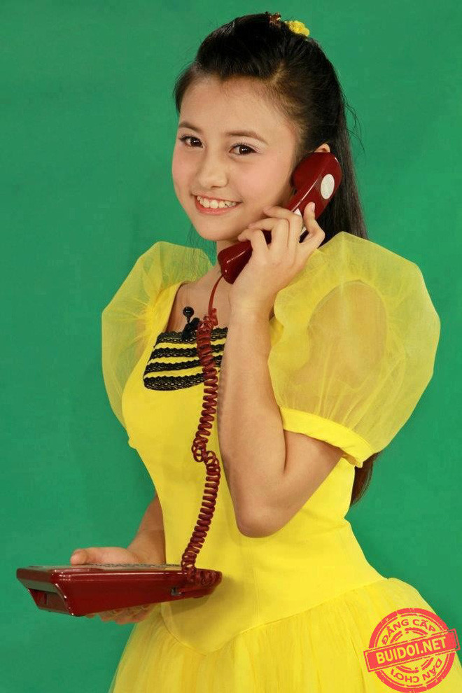 Phạm Thúy Quỳnh (sinh năm 1997) từng được khán giả truyền hình biết tới qua vai trò MC, đáng chú ý nhất là hình ảnh Chị Ong Vàng trong chương trình thiếu nhi "Mười vạn câu hỏi vì sao" phát sóng trên kênh của VTV. Vì sớm kết duyên cùng với truyền hình nên ngay từ những năm học cấp 2, Thúy Quỳnh đã là một gương mặt hot teen Hà Thành được nhiều bạn trẻ yêu mến, ngưỡng mộ.