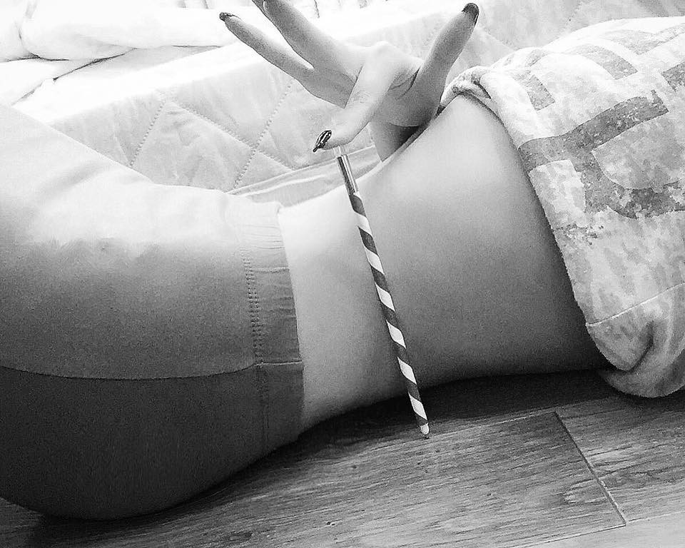 Ngay khi những bức hình của trào lưu này lên sóng đã thu hút sự chú ý của cộng đồng mạng, nhiều người để lại những bình luận hài hước kiểu như: "Chắc mình phải dùng thước 30cm mới đủ để đo mất".