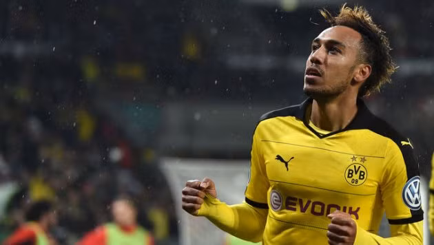 Pierre–Emerick Aubameyang đang trở thành tay săn bàn khiến cả Bundesliga phải khiếp sợ. Cầu thủ ngôi sao của Dortmund là mẫu trung phong mà bất cứ đội bóng nào ở Châu Âu đều muốn có từ Chelsea, Man United, Liverpool đến cả Real Madrid.