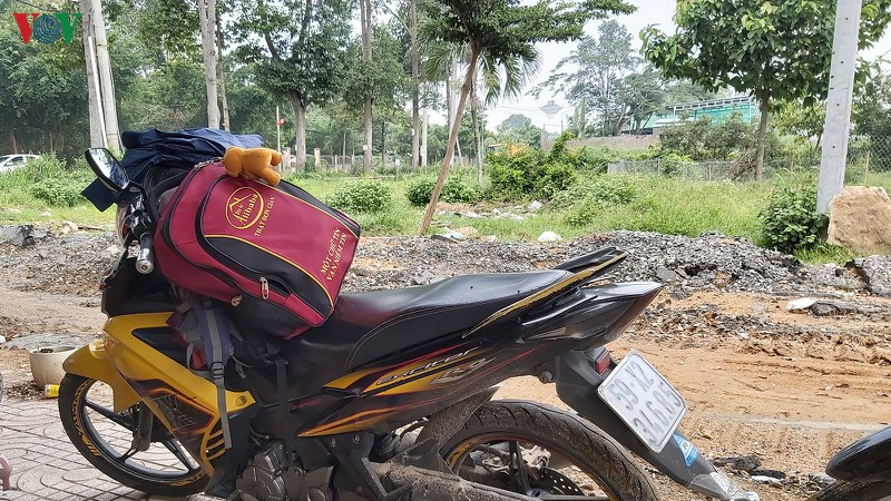 Cách đây ít ngày, nhân viên tại Trụ sở Alibaba xã Châu Pha đã thu gom đồ đạc đi nơi khác.