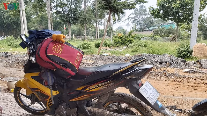 Cách đây ít ngày, nhân viên tại Trụ sở Alibaba xã Châu Pha đã thu gom đồ đạc đi nơi khác.