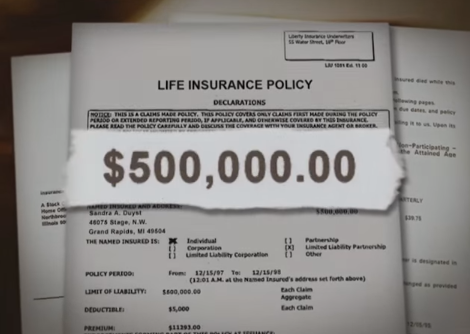 May mắn thay, các công tố viên không mất quá nhiều công sức để tìm ra động cơ của David. Trên thực tế anh ta đang chìm trong nợ nần. Các công tố viên tìm thấy bản hợp đồng bảo hiểm dành cho Sandra do David mua. Mệnh giá hợp đồng lên tới nửa triệu USD. Điều khoản hợp đồng nêu rõ David và các con vẫn nhận nửa triệu USD ngay cả khi Sandra tự sát. Cô nhân tình của David cũng khai rằng, cô đã yêu cầu anh ta bỏ vợ càng sớm càng tốt.