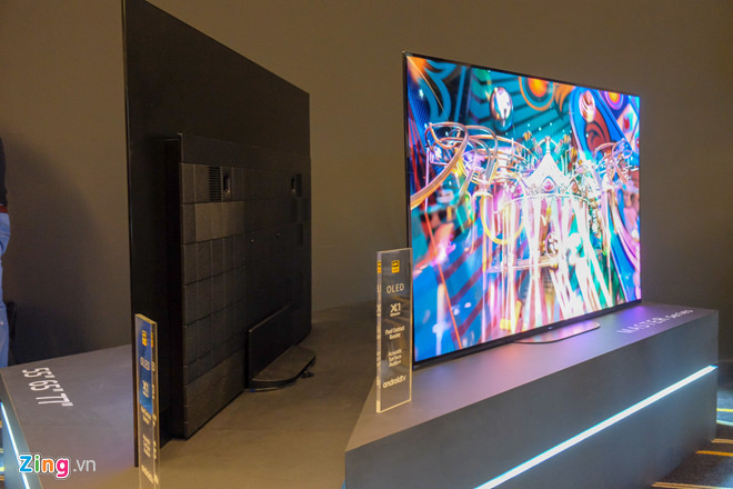 Khác biệt lớn nhất trong thiết kế của A9G là phần chân đế đặt nằm chứ không dùng chân giữ phía sau như các mẫu Sony OLED trước đây. Nhờ vậy chiếc TV này sẽ gọn, dễ bố trí hơn.