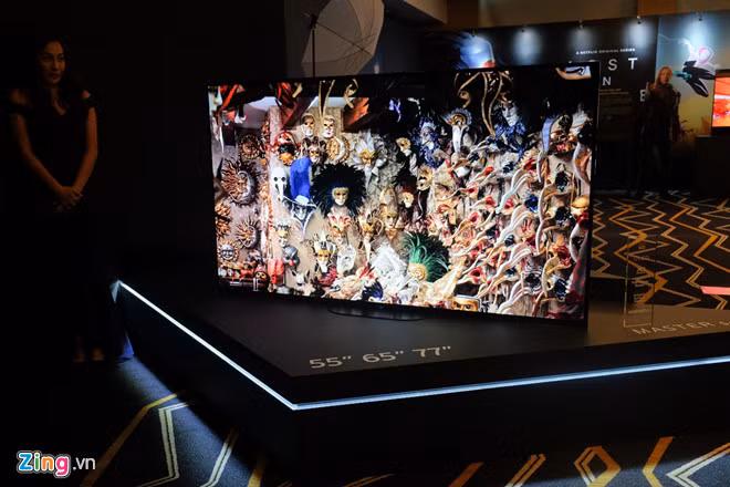 Mẫu TV này có 3 kích thước là 55, 65 và 77 inch.