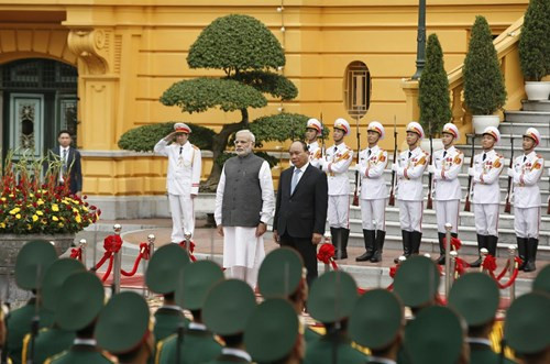 Đây là chuyến thăm Việt Nam đầu tiên của ông Narendra Modi trên cương vị Thủ tướng Ấn Độ và cũng là chuyến thăm đầu tiên của một thủ tướng Ấn Độ tới Việt Nam sau 15 năm, kể từ năm 2001.