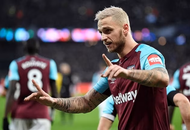 MU vẫn chưa từ bỏ ý định chiêu mộ tiền đạo Marko Arnautovic dù cầu thủ người Áo đã xác nhận tương lai.