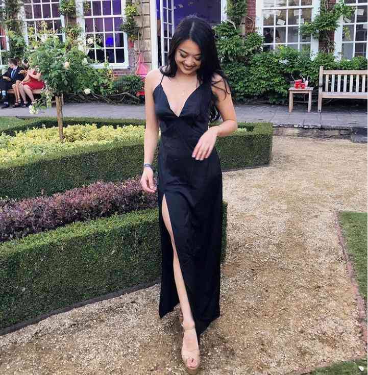 Càng lớn Yenli càng xinh đẹp, gợi cảm. Với làn da nâu cuốn hút cùng thân hình săn chắc, Yenli nhận được nhiều lời khen ngợi từ khán giả.