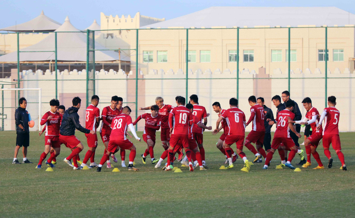 Việc có sân tập với mặt có tốt là tin đáng mừng với đội tuyển Việt Nam, bởi ở Asiad 2018, HLV Park Hang-seo đã phải nhờ đến mối quan hệ của mình mới có được sân tập sau khi Ban tổ chức bố trí sân tập chẳng khác nào mặt ruộng.