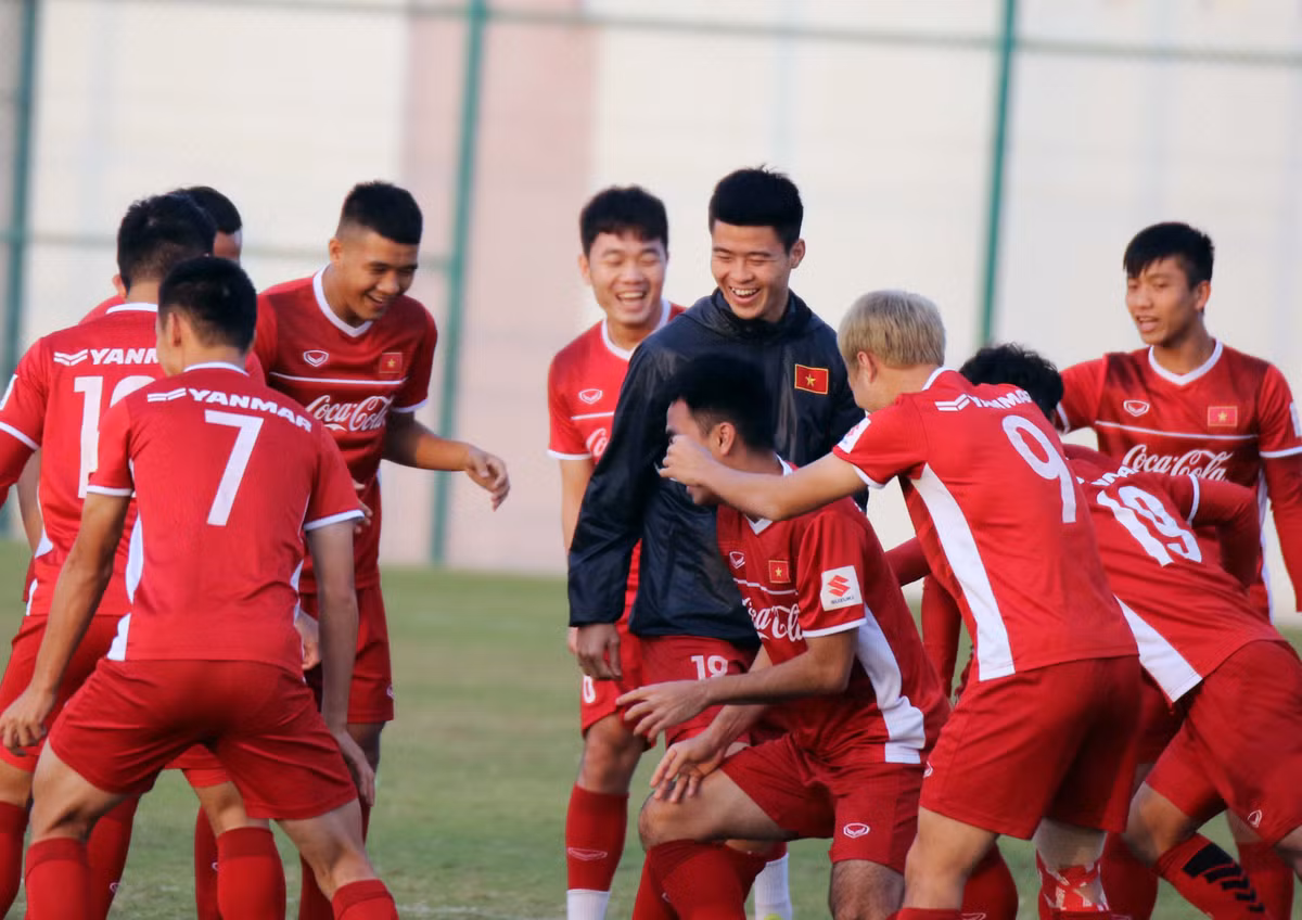 Nụ cười tươi rói của các cầu thủ khiến NHM quê nhà cảm thấy yên tâm trước khi xuất trận tại một giải đấu mang tầm cỡ châu Á.