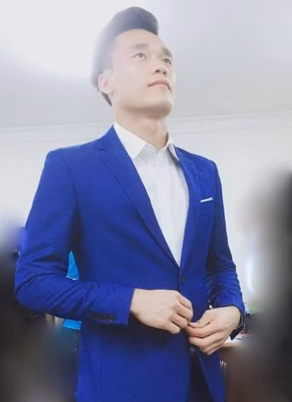 Hình ảnh Bùi Tiến Dũng làm người mẫu tại show diễn Tuần lễ thời trang quốc tế Việt Nam 2018 cũng bị rò rỉ khi anh chàng này bị các phóng viên tác nghiệp tại sự kiện bắt gặp.