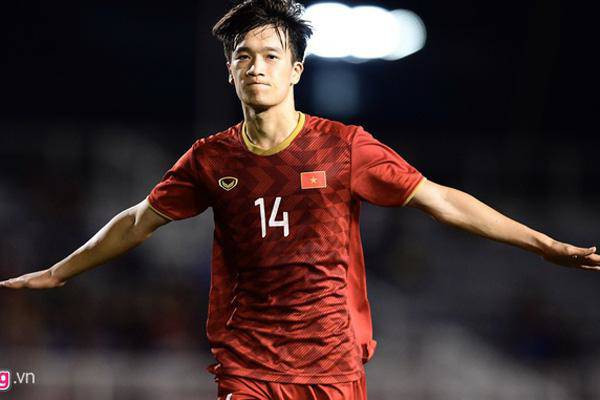 Khi có Quang Hải và Trọng Hùng trong đội hình, HLV Park Hang-seo hoàn toàn có thể kéo Hoàng Đức về đá vị trí tiền vệ trung tâm. Với cái chân trái "cực ngoan" và kỹ thuật cá nhân tốt, cầu thủ của Viettel có thể xử lý tốt trong những pha thoát pressing của U23 Việt Nam.