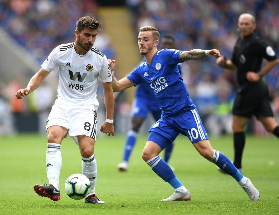Ruben Neves đang nằm trong tầm ngắm Man City, sau một mùa giải khá thành công tại Wolves. Dáng người nhỏ con, nhưng Neves thi đấu kỹ thuật và có óc quan sát tốt, được ví như "Pirlo của Bồ Đào Nha".