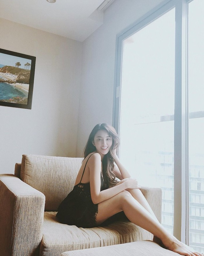 Thiên Nga sở hữu gương mặt đẹp, với đường nét sắc sảo, số đo ba vòng là 88-62-93. Là một cô gái trẻ đa tài, vừa làm người mẫu ảnh, vừa tham gia đóng phim