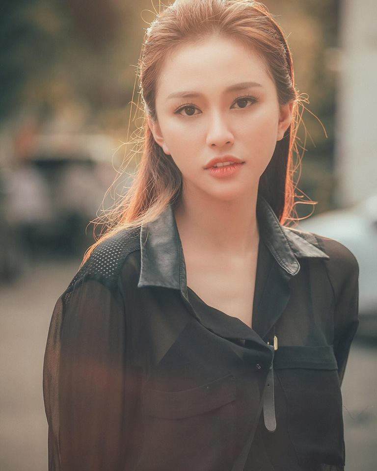 Với kinh nghiệm dày dặn trong cách pose dáng và làm chủ cảm xúc trên khuôn mặt đã giúp Thiên Nga trở thành chân dài thuộc top “những nữ hoàng lookbook” tại Hà Nội