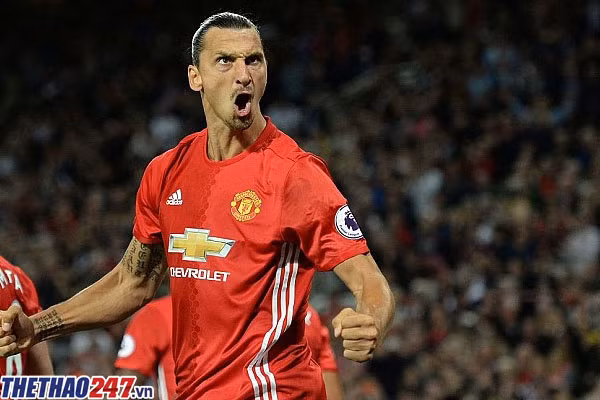 Ibra ra điều kiện ‘lạ’ để ở lại M.U: Nguồn tin chuyển nhượng bóng đá của một số người thân cận với Ibrahimovic tiết lộ rằng ngôi sao người Thụy Điển này sẽ ở lại MU nếu kết thúc mùa giải với vai trò là cầu thủ ghi nhiều bàn thắng nhất cho “Nhà hát của những giấc mơ”. Thống kê cho thấy, Ibrahimovic hiện là cầu thủ ghi nhiều bàn thắng nhất, với 15 bàn ở ngoại hạng Anh và 26 bàn trên khắp các mặt trận. Ảnh: Mirror