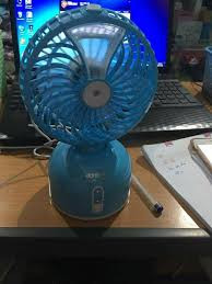 "Nỗi niềm ao ước của chúng ta mỗi khi đến lớp", "Phải đặt máy nào bự hơn ngủ mới thích" hay "Có cái tuyệt hơn đó. Cô mà xuống quạt cho nữa sẽ càng tuyệt hơn!" là những ý kiến được CĐM đưa ra về cách chống nắng nóng của học sinh.