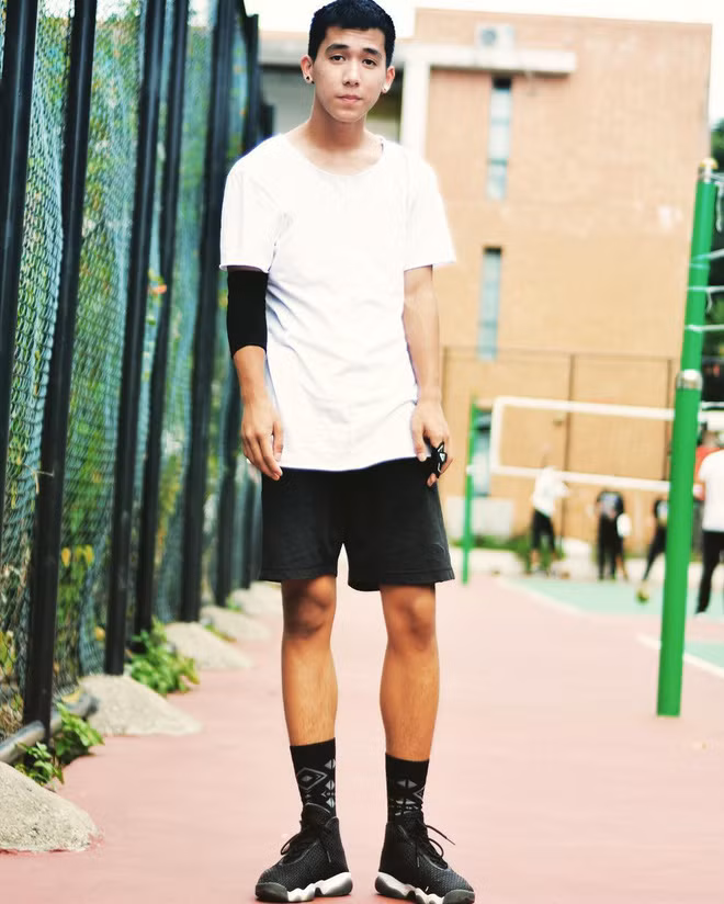 Ngoài ra, anh chàng còn tiết lộ rằng, hiện tại mình đang tham gia vòng thi online của Vietnam’s Next Top Model 2019.