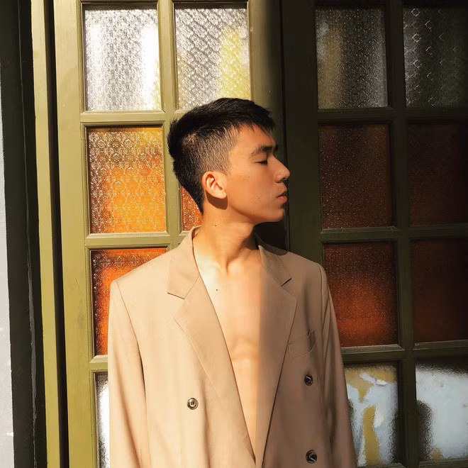 Mặc dù, Đạt đã từng bị rách cơ bụng vì quên khởi động trước khi ra sân nhưng sau tất cả nhờ sự nỗ lực của mình đạt vẫn giữ được thân hình "cực phẩm".