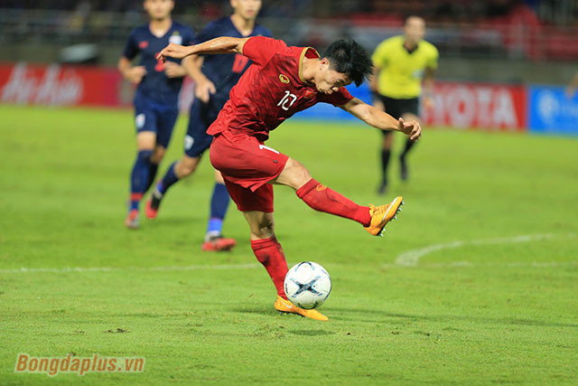 Còn với Công Phượng, chắc hẳn cầu thủ này sẽ rất tiếc pha dứt điểm trượt trụ ở cuối trận đấu. Nếu pha tiếp bóng chính xác, số 10 của Việt Nam đã có thể làm nên chuyện. Ảnh: Bongdaplus