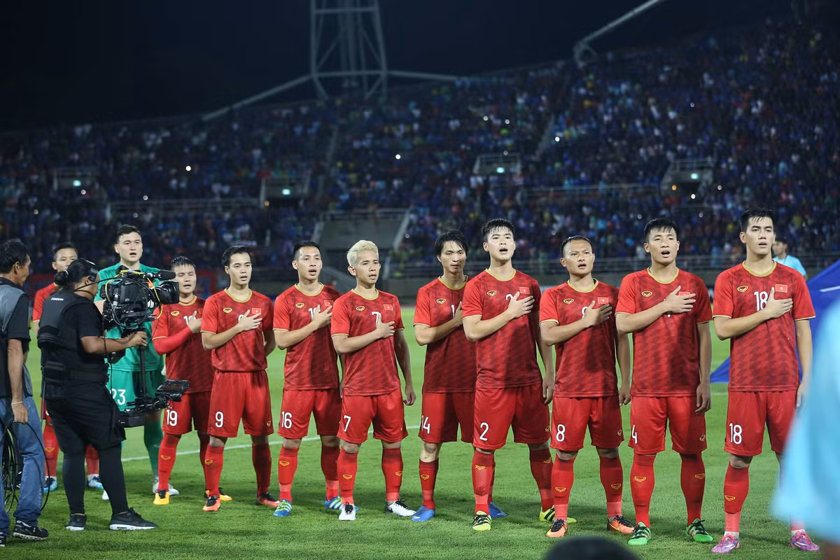 Tối 5/9, trên SVĐ Thammasat, đội tuyển Việt Nam mở đầu hành trình vòng loại World Cup 2022 của mình bằng cuộc đối đầu với đội chủ nhà Thái Lan. Ảnh: Zing