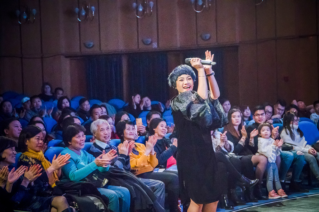 Thời điểm cuối năm, Ngọc Khuê thường bận rộn hơn vì phải di chuyển nhiều hơn. Năm nay nữ ca sĩ rời Việt Nam từ ngày 20/12/2018 đến ngày 10/1/2019 mới về nước.