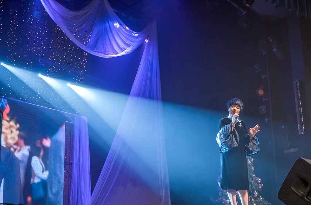 Trong mái tóc ngắn cá tính, Ngọc Khuê khoe nhan sắc ngày càng tươi trẻ.