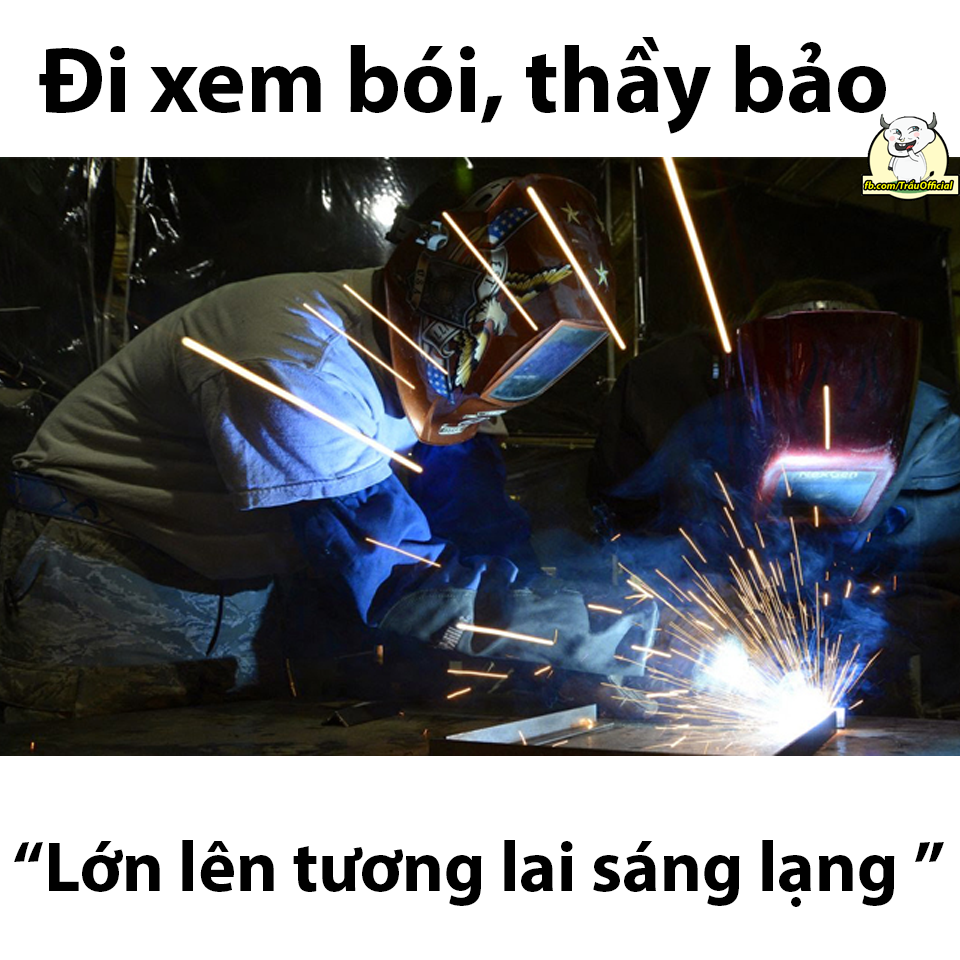 Ngay sau khi xuất hiện, những bức ảnh thầy bói phán về nghề nghiệp đã được dân mạng chia sẻ rộng rãi và rất nhiều ý kiến xung quanh đã được mọi người đưa ra.