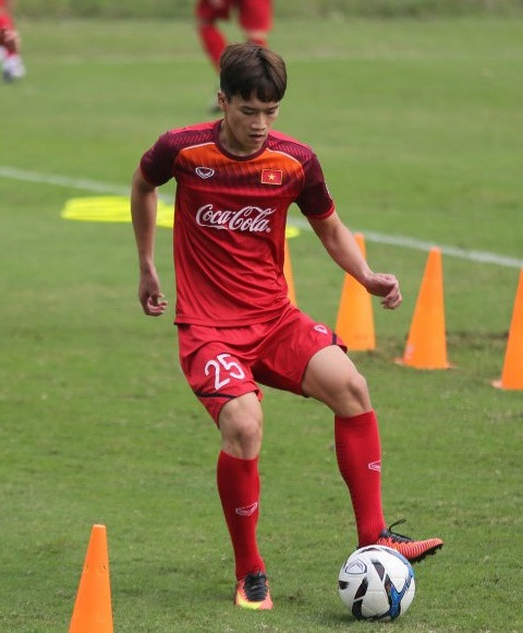 Ở khu vực giữa sân, tiền vệ trung tâm nhiều khả năng mà ông Park lựa chọn rất có thể sẽ là Hoàng Đức. Cầu thủ này sẽ là phân phối, triển khai những đợt tấn công của U23 Việt Nam trong trận đấu với Brunei.