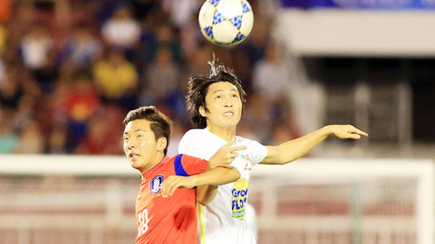 Sự cơ động của Tuấn Anh và Xuân Trường giúp U21 HAGL nắm thế trận.