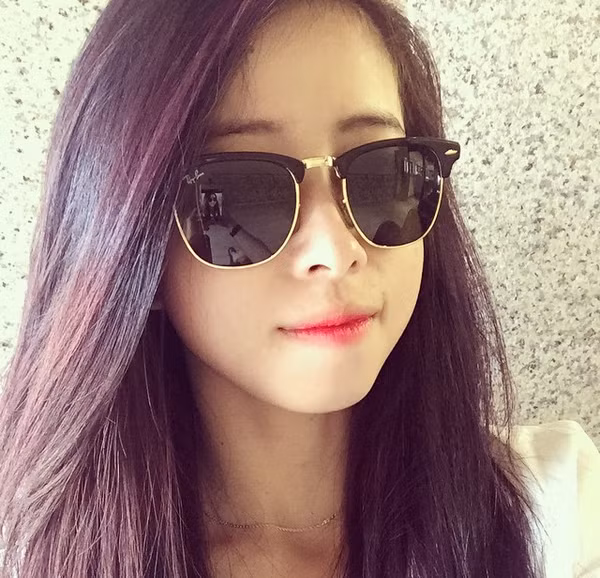 Cô gái sinh năm 1990 gây ấn tượng với nụ cười hồn nhiên và tinh nghịch.