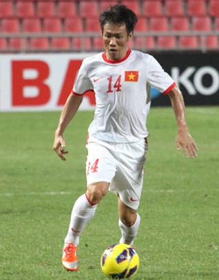 Lê Tấn Tài là một chú lùn của bóng đá Việt, cao 1m67, nhưng bù lại anh là một cầu thủ có sức bền và thường chiến thắng trong những pha tranh chấp tay đôi.